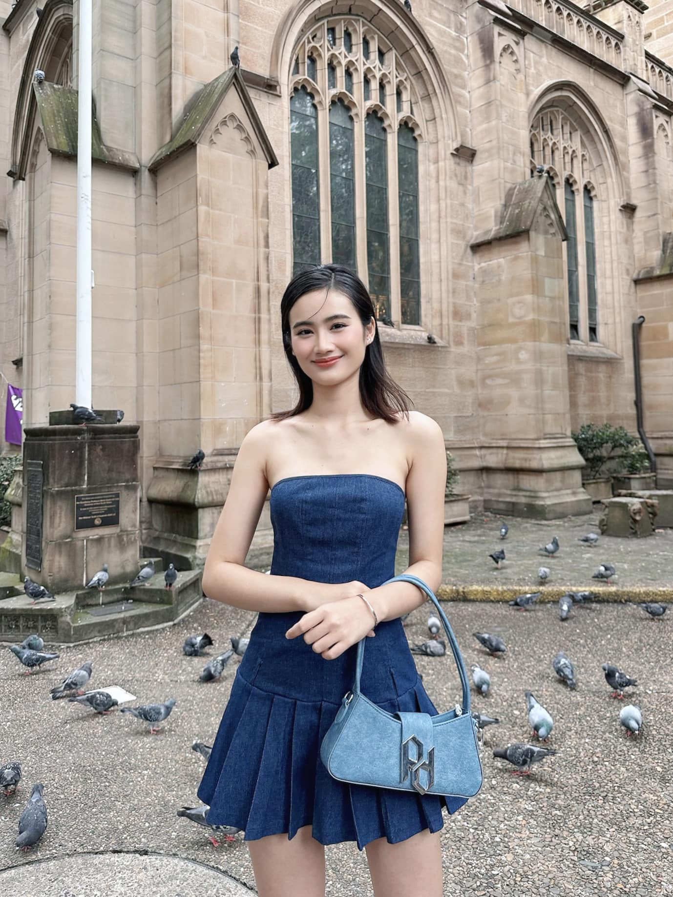 Hoa hậu Ý Nhi làm gì khi hiếm hoi trở về Việt Nam, trước thềm thi Miss World 2025?