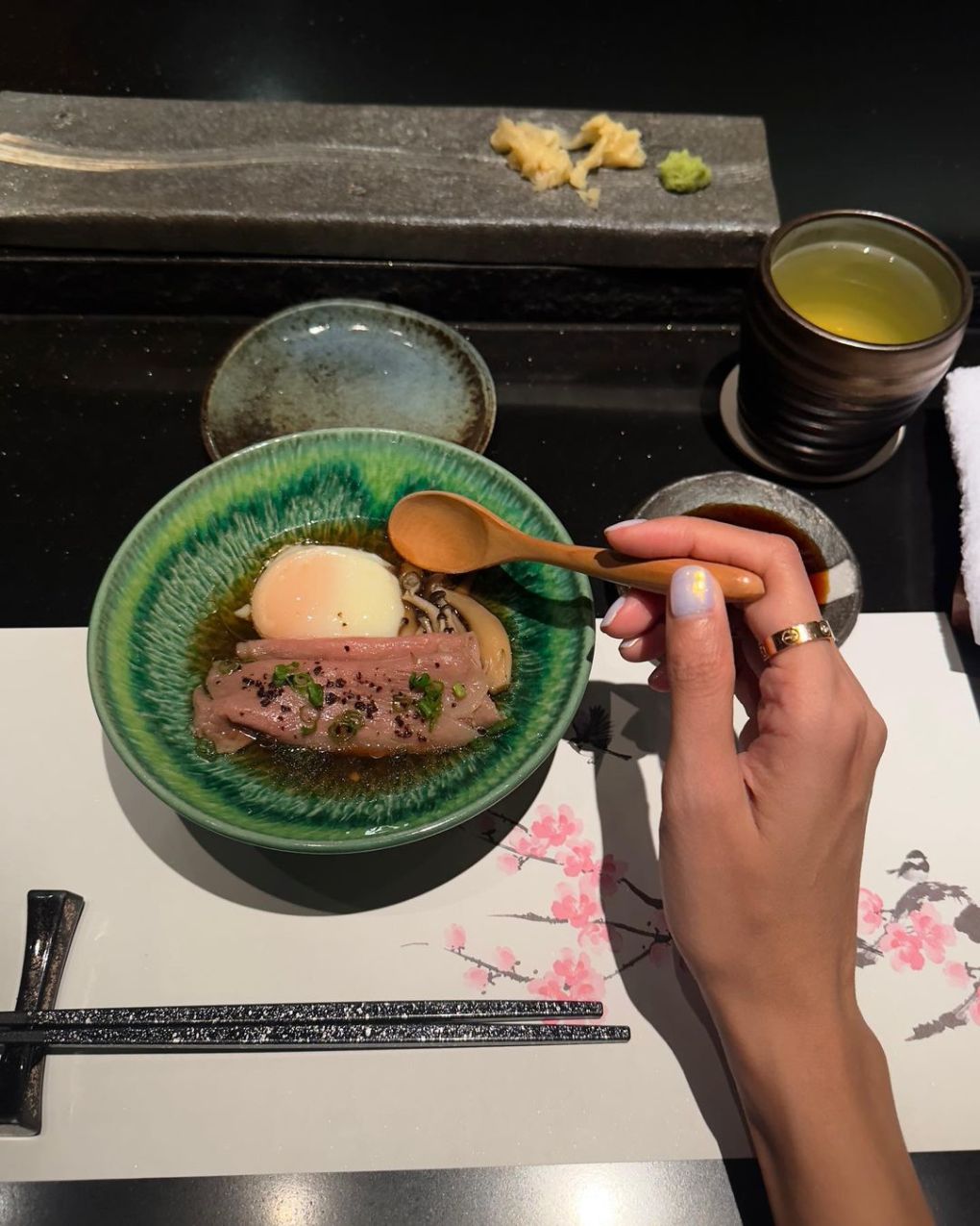 Omakase - Phong cách ăn lạ được Trấn Thành và giới nhà giàu Việt cực ưa chuộng: Không được chọn món, không biết trước giá... nhưng số tiền phải trả gây choáng!