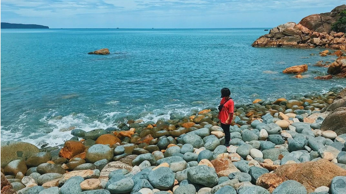 Hè này 'lạc lối' tại bãi biển đẹp như phim ảnh ở Quy Nhơn
