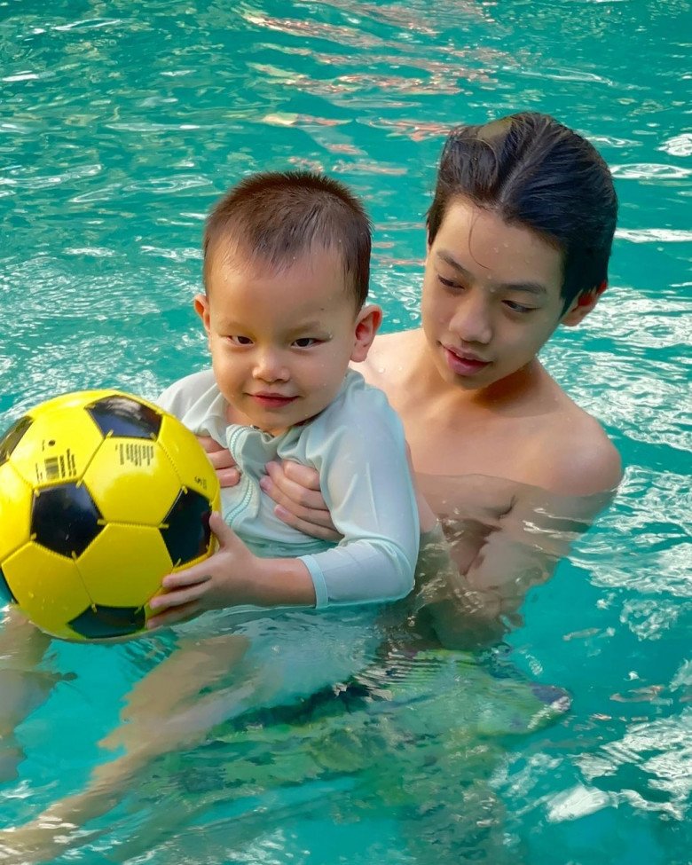 Con trai Cường Đô La cao nổi bật