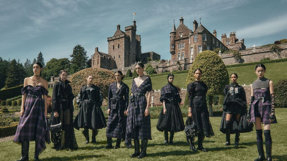 BST Dior Cruise 2025: Hành trình khám phá vương quốc Scotland cổ kính huyền bí