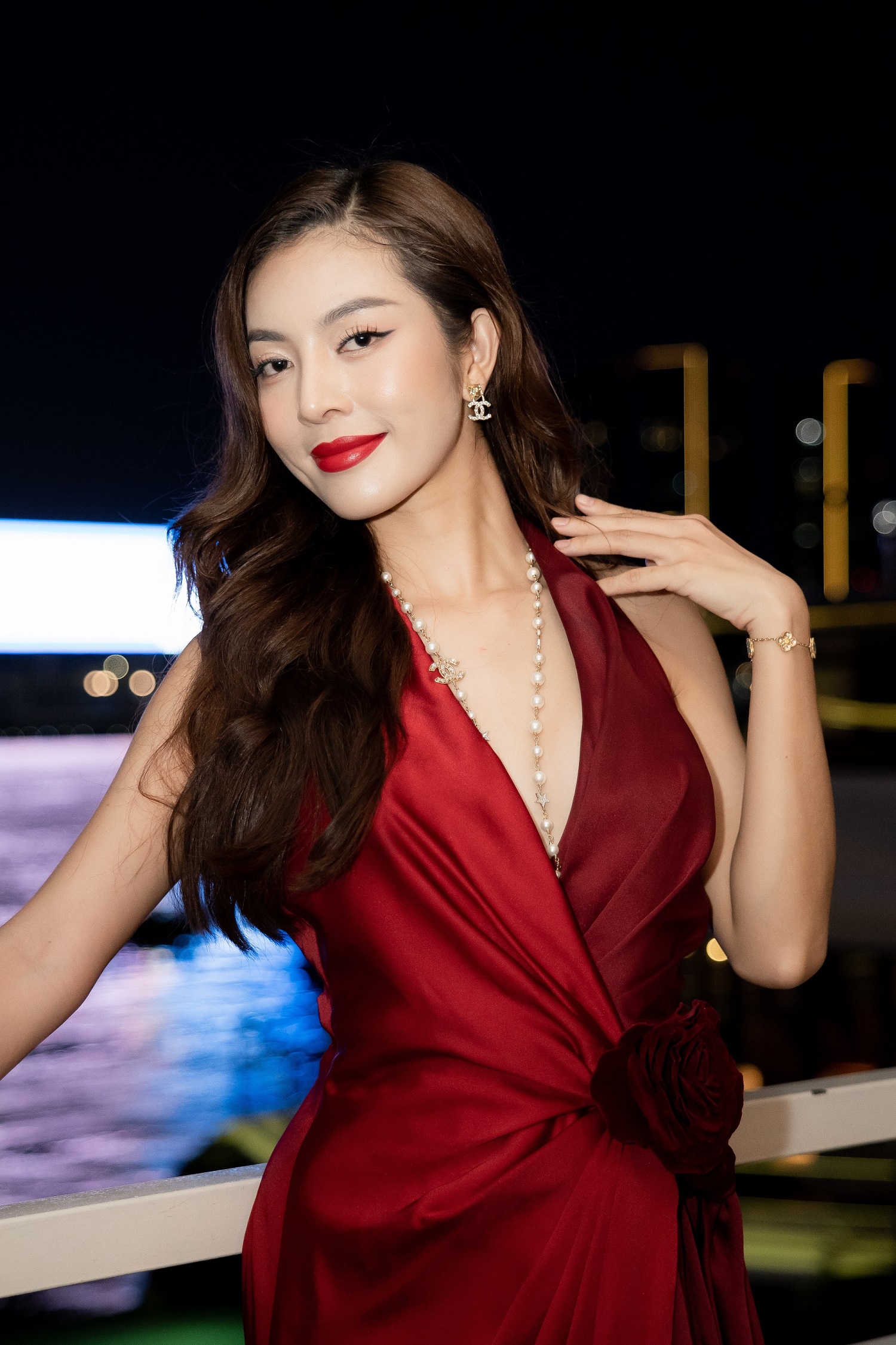 Bùi Quỳnh Hoa, Hoàng Nhung, Bùi Lý Thiên Hương đọ sắc