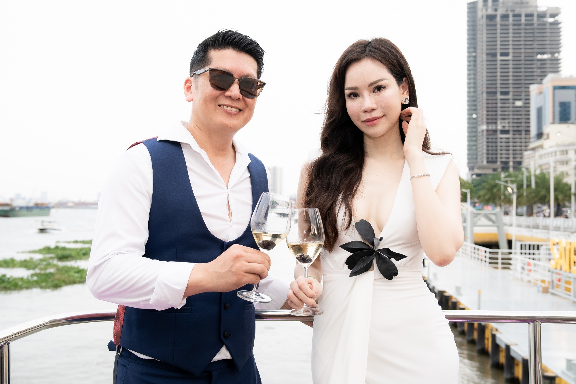 Bùi Quỳnh Hoa, Hoàng Nhung, Bùi Lý Thiên Hương đọ sắc