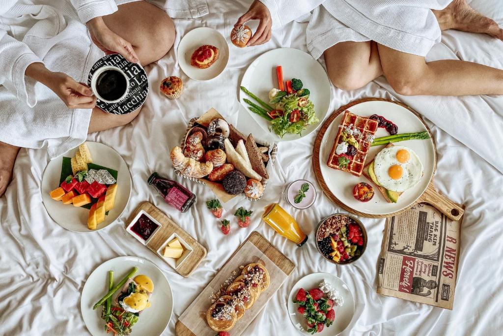 Thưởng thức ẩm thực thượng hạng cùng Oriental Pearl và Renaissance Riverside Saigon