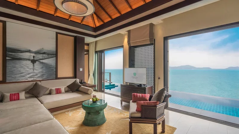 Đến “Khách sạn sang trọng tốt nhất thế giới” ngắm nhìn thiên nhiên kỳ vĩ tại Vịnh Lăng Cô