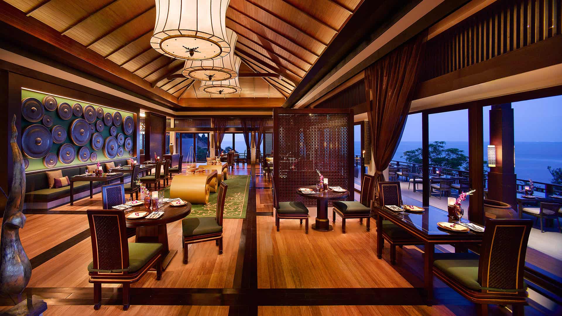 “Khách sạn sang trọng tốt nhất thế giới” gọi tên Banyan Tree Lăng Cô