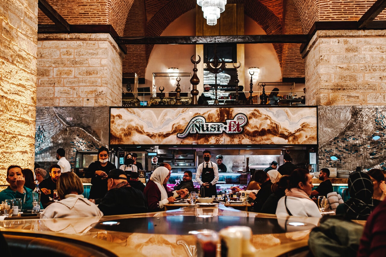 Đóng cửa Nusr-Et Steakhouse của "thánh rắc muối"