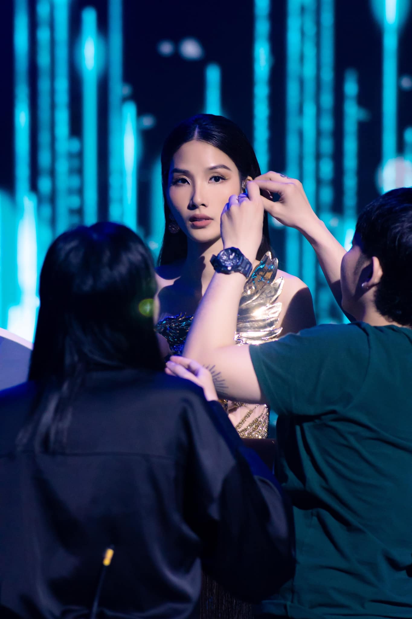 Hoàng Thùy và Dược sĩ Tiến