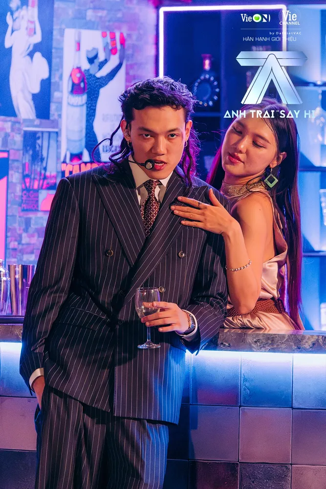 Tage mạo hiểm rap love để đưa Song Luân trở lại Top 1 tại Anh Trai Say Hi