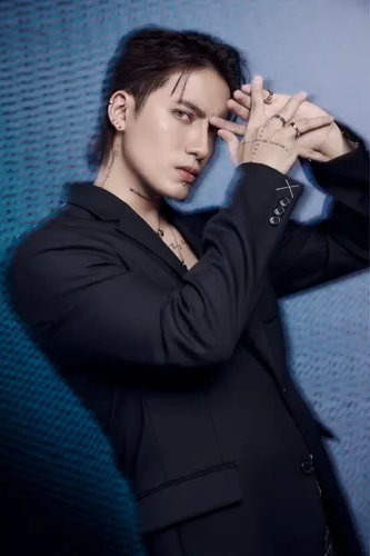 Người đứng sau tủ đồ thời trang đa dạng của Anh Trai Say Hi là ai?