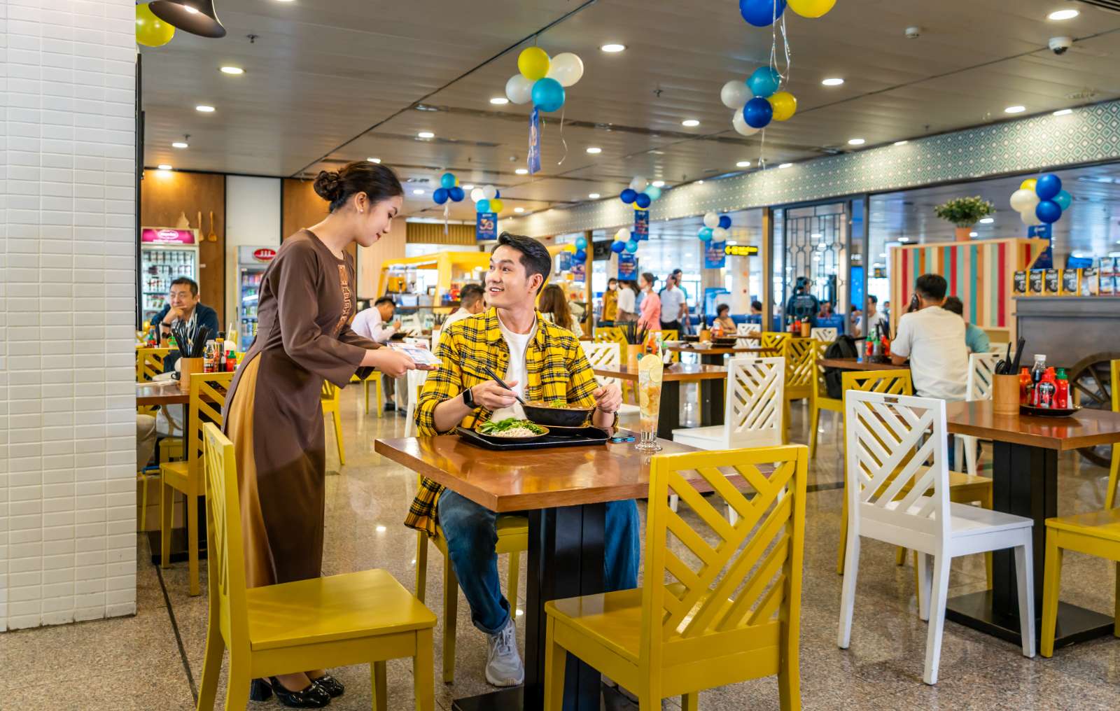 Check-in những nhà hàng “gây thương nhớ” tại sân bay Tân Sơn Nhất hè này