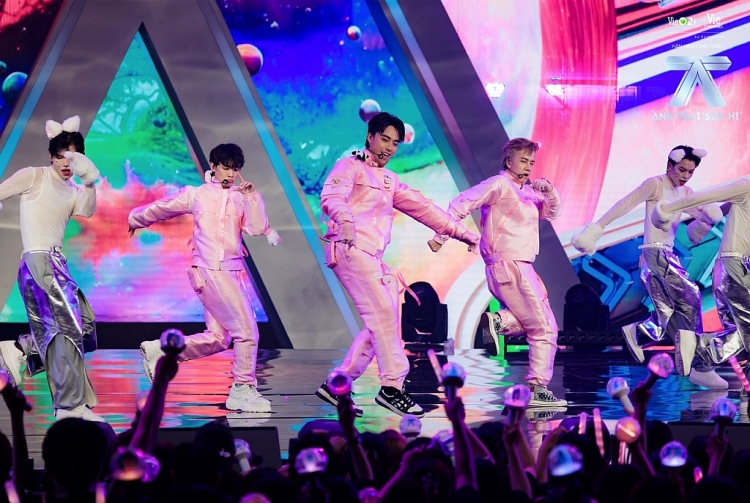 Anh trai Say Hi: 6 Anh trai chính thức dừng chân tại Live Stage 2