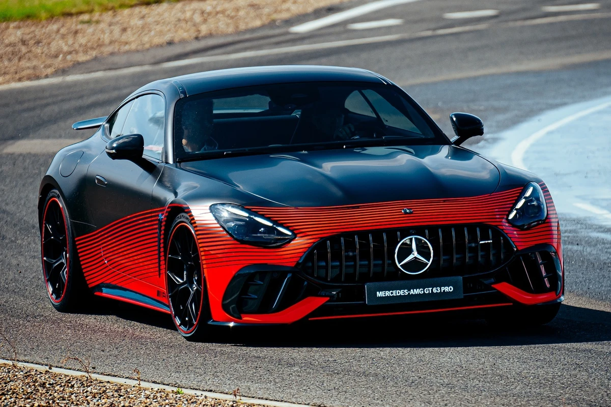 Mercedes-AMG GT 63 Pro 4MATIC+ - Siêu xe dành cho đường đua