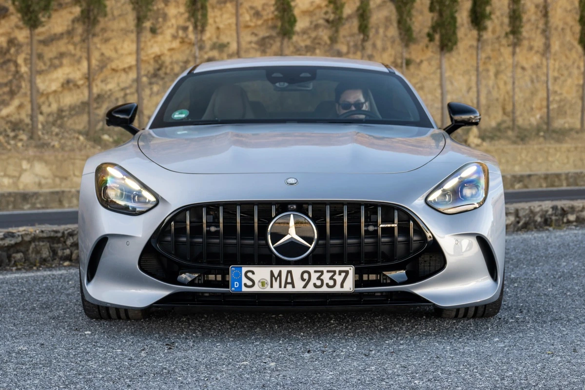 Mercedes-AMG GT 63 Pro 4MATIC+ - Siêu xe dành cho đường đua