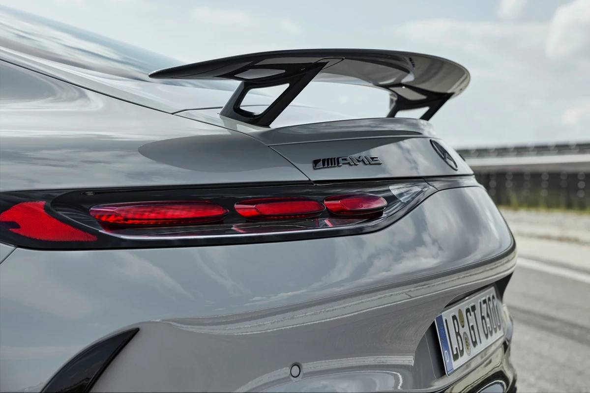 Mercedes-AMG GT 63 Pro 4MATIC+ - Siêu xe dành cho đường đua