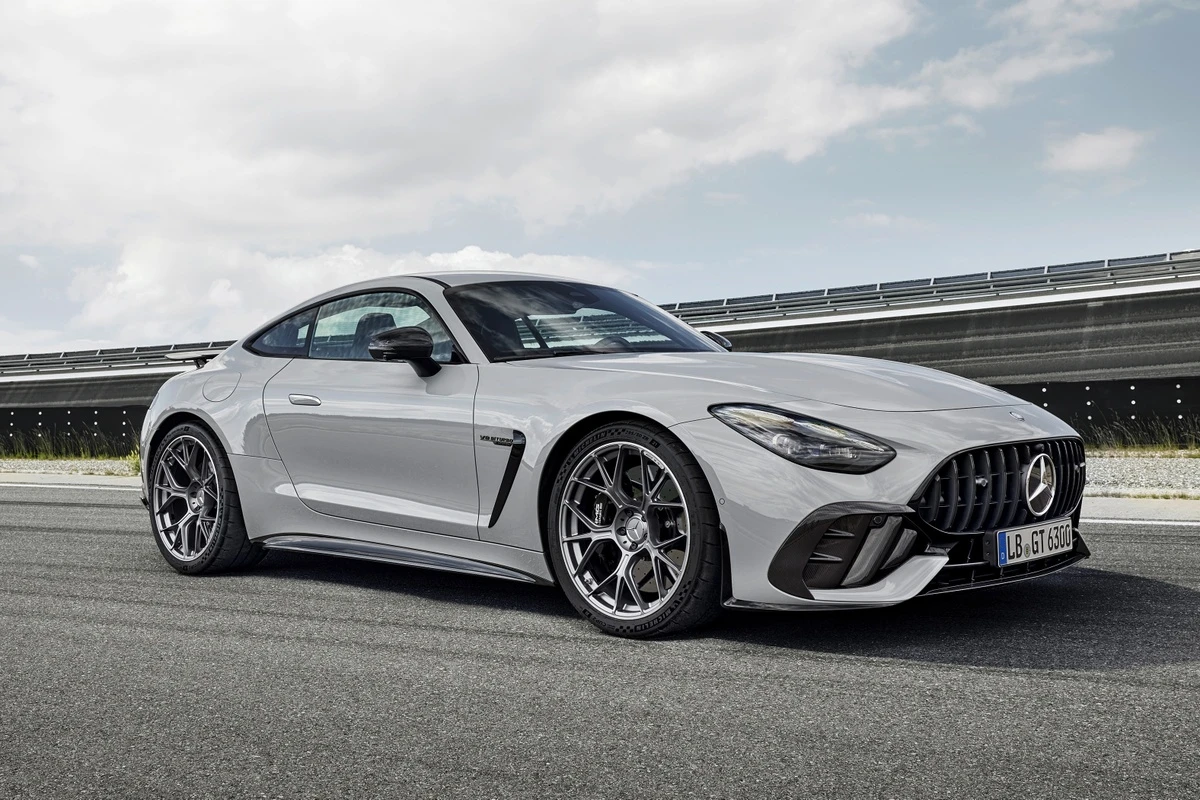 Mercedes-AMG GT 63 Pro 4MATIC+ - Siêu xe dành cho đường đua