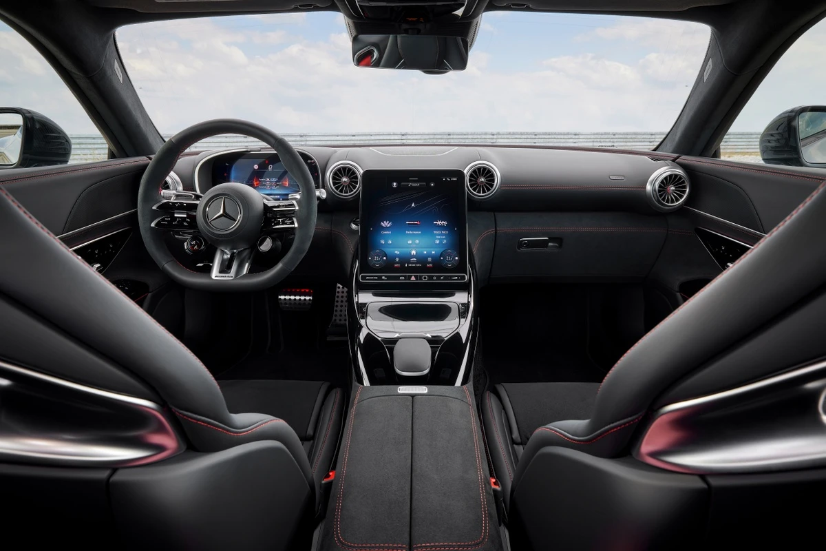 Mercedes-AMG GT 63 Pro 4MATIC+ - Siêu xe dành cho đường đua