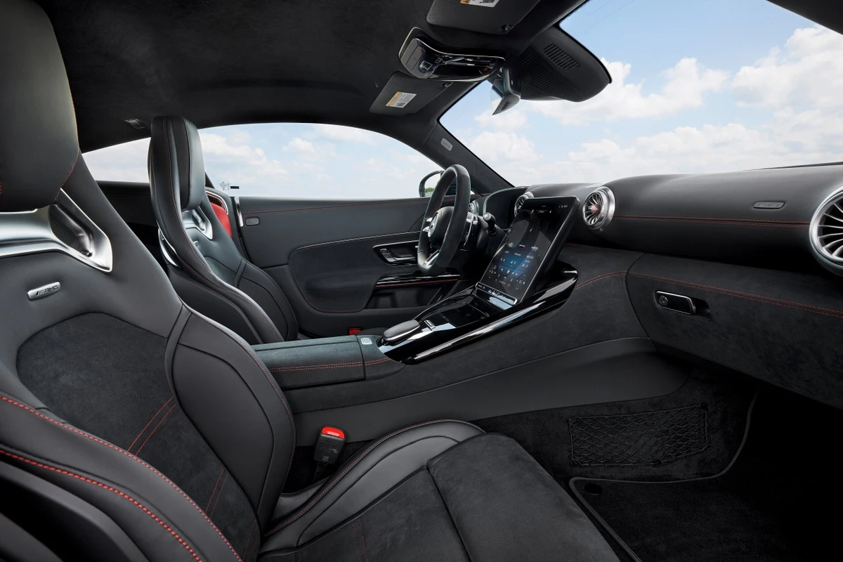 Mercedes-AMG GT 63 Pro 4MATIC+ - Siêu xe dành cho đường đua
