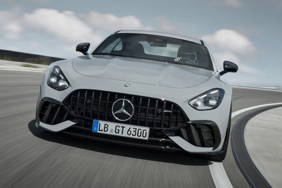 Mercedes-AMG GT 63 Pro 4MATIC+ - Siêu xe dành cho đường đua