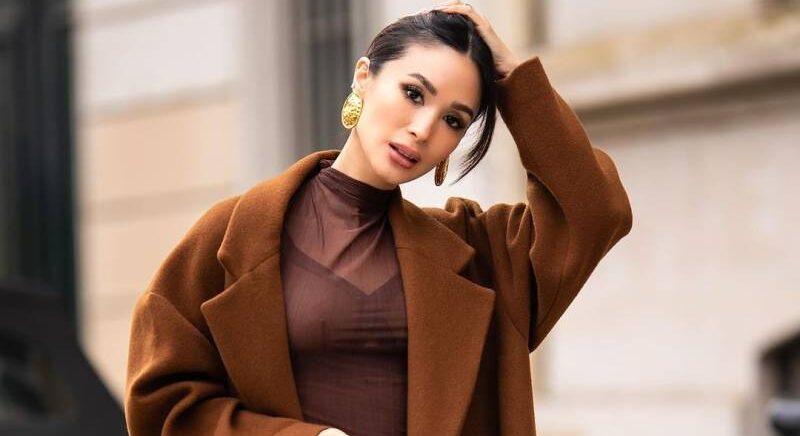 Ái nữ siêu giàu châu Á khoe vẻ yêu kiều tại show diễn thời trang