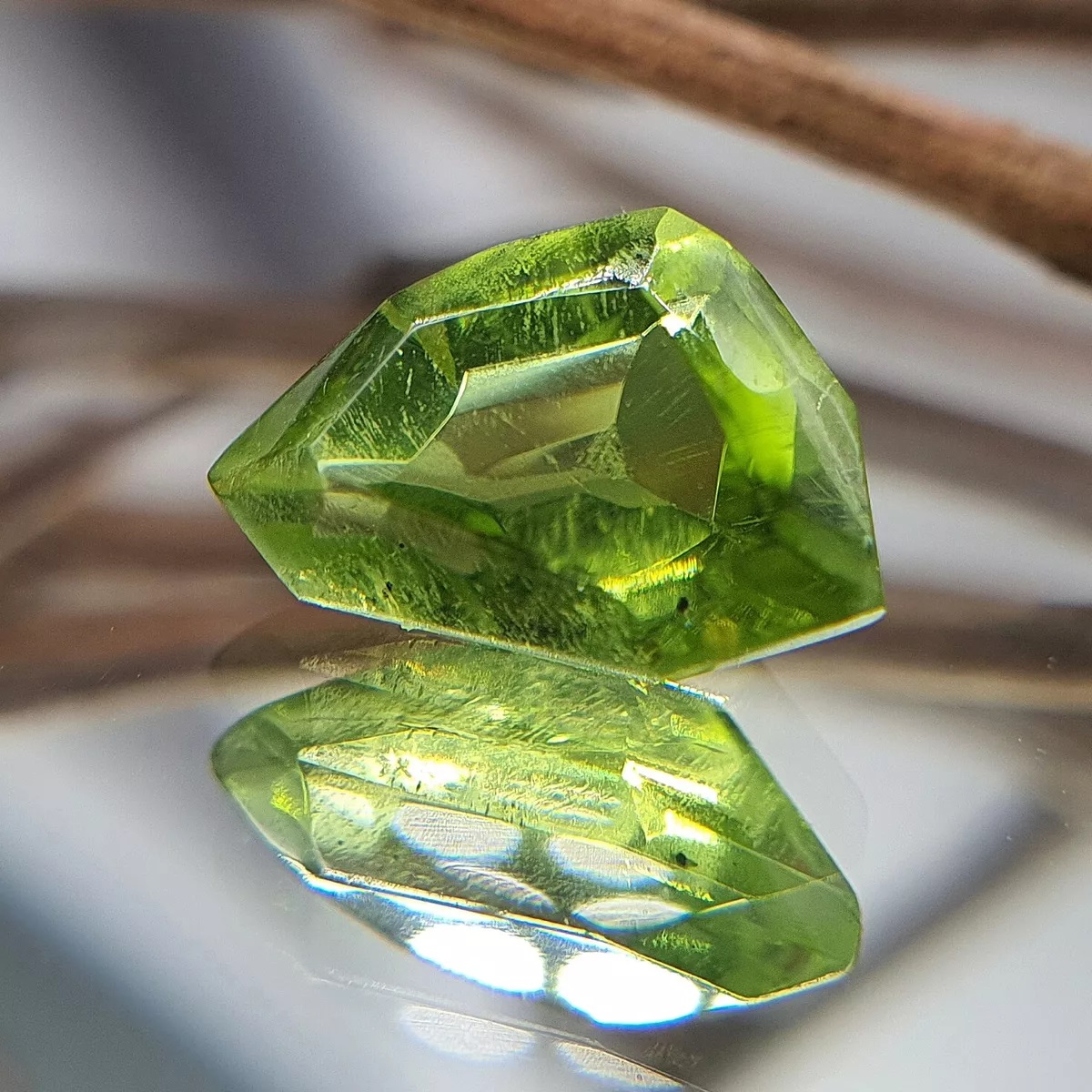 Đá peridot xanh lá