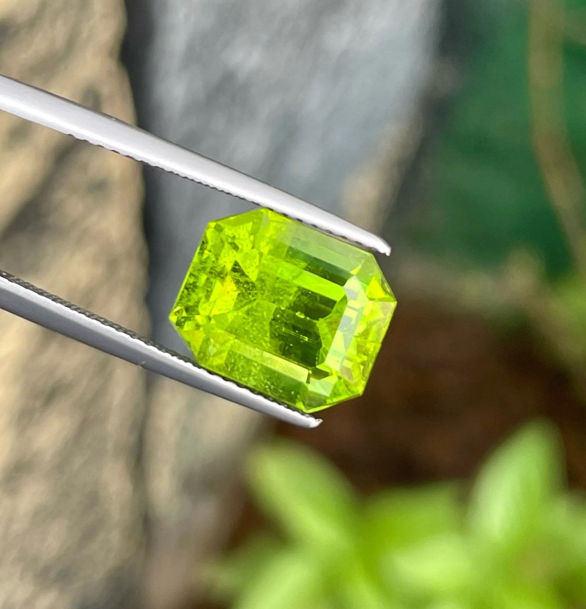 Đá peridot xanh lá