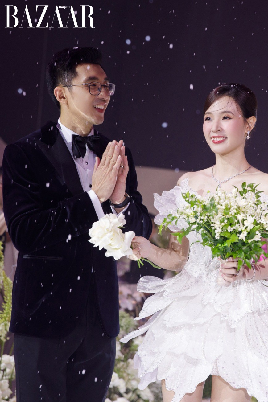 4 mẫu váy cưới lộng lẫy của cô dâu Midu trong hôn lễ cổ tích