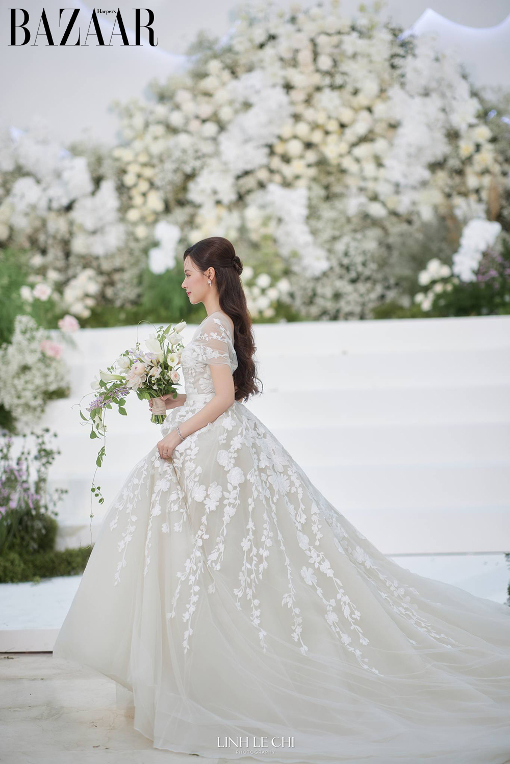 4 mẫu váy cưới lộng lẫy của cô dâu Midu trong hôn lễ cổ tích