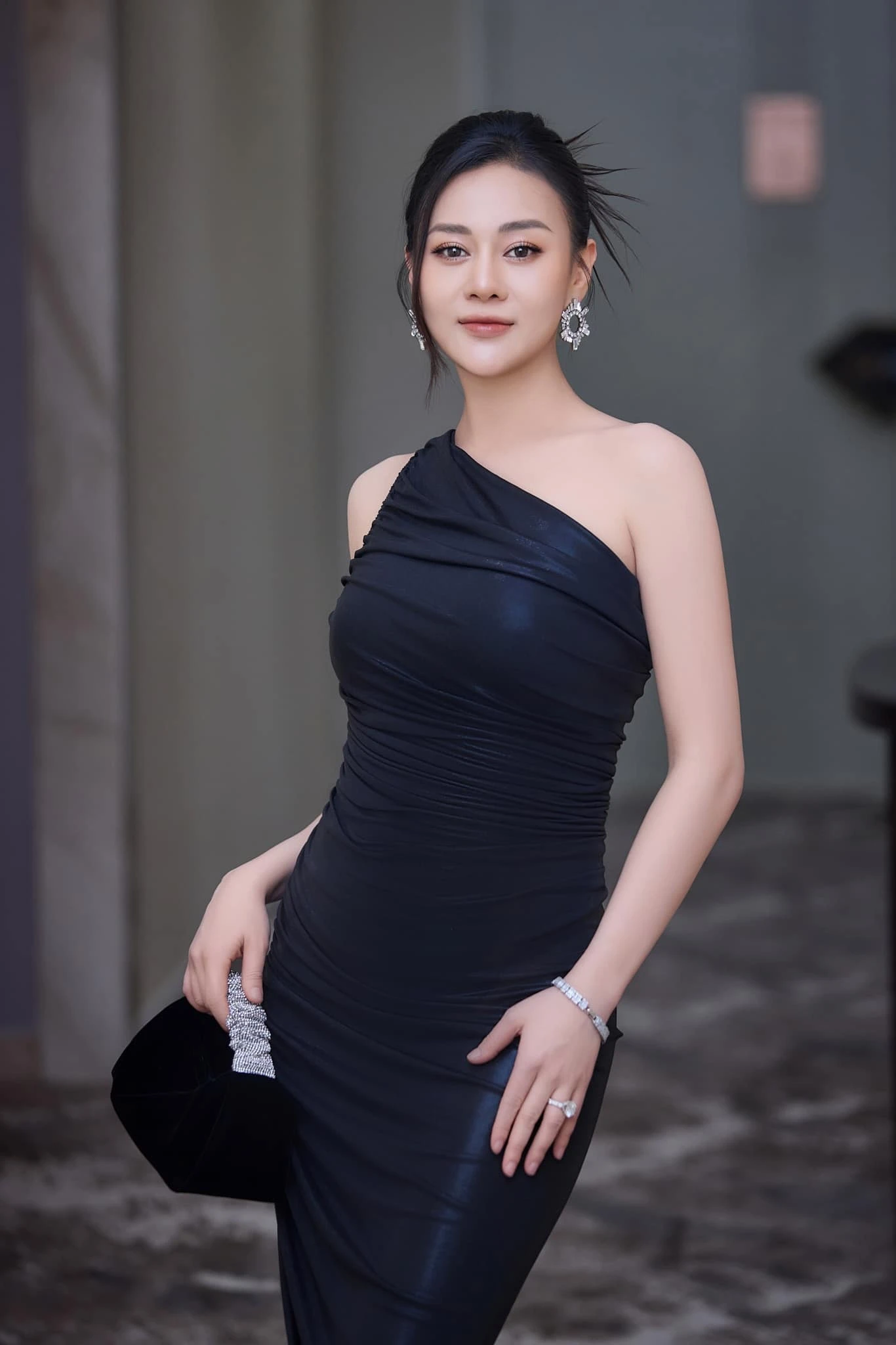 Shark Bình ngoại tình