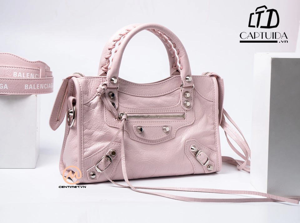 Sự trở lại của túi xách Le City, It Bag nhà Balenciaga
