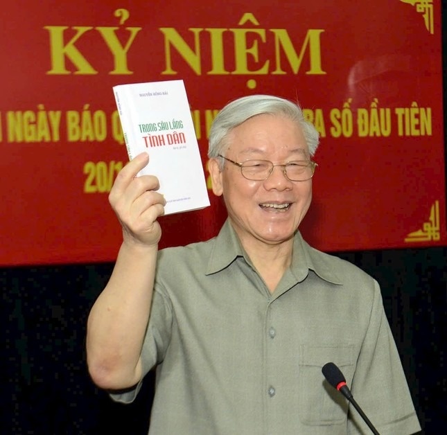 Cuốn sách đầu tiên về Tổng Bí thư Nguyễn Phú Trọng