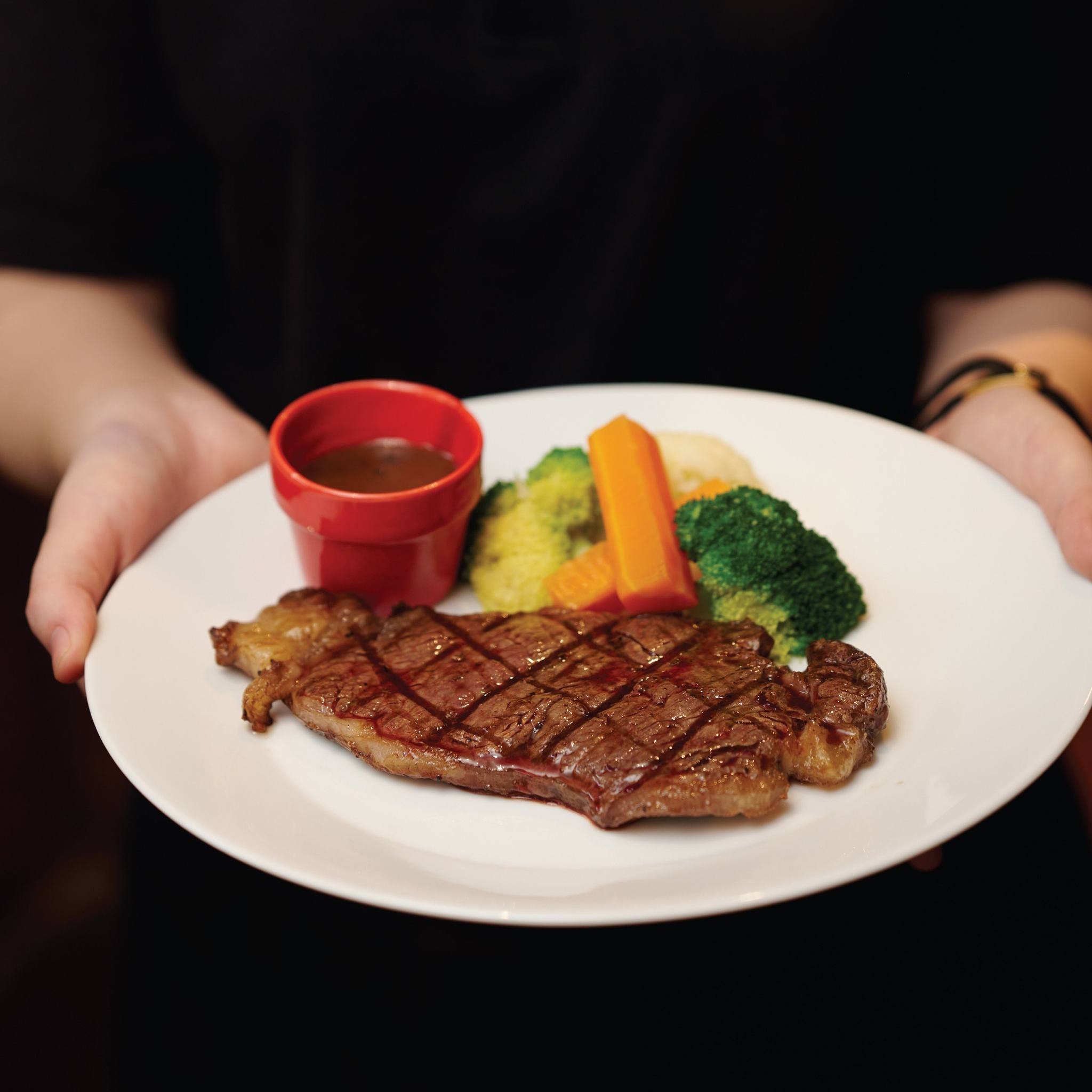 Mê hoặc vị giác với 3 nhà hàng beefsteak sang trọng tại Sài Gòn