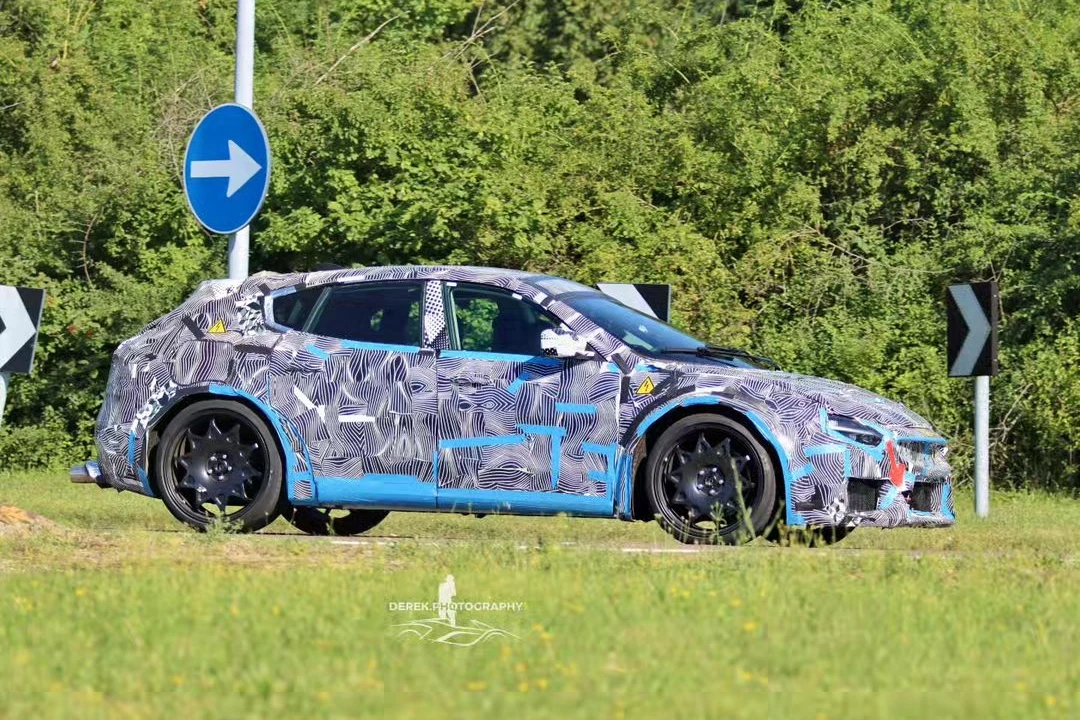 Siêu xe Ferrari EV thuần điện đầu tiên sẽ được giới thiệu vào năm 2025