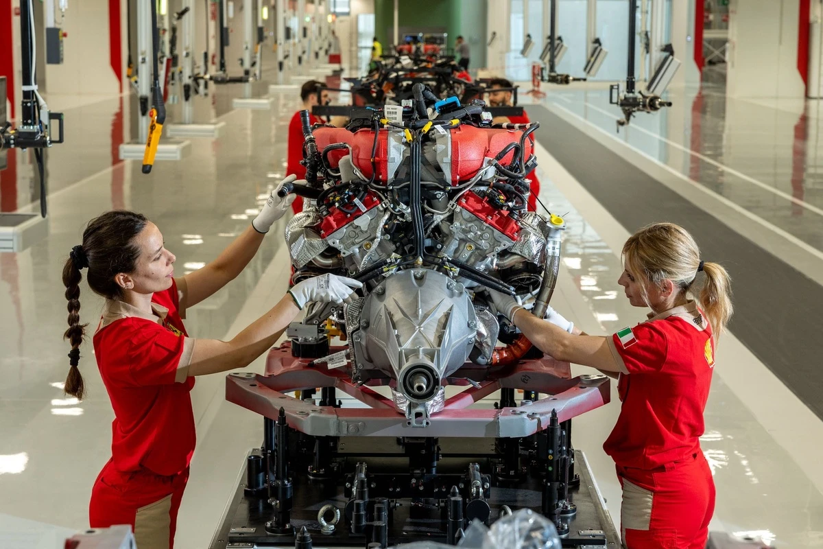 Siêu xe Ferrari EV thuần điện đầu tiên sẽ được giới thiệu vào năm 2025