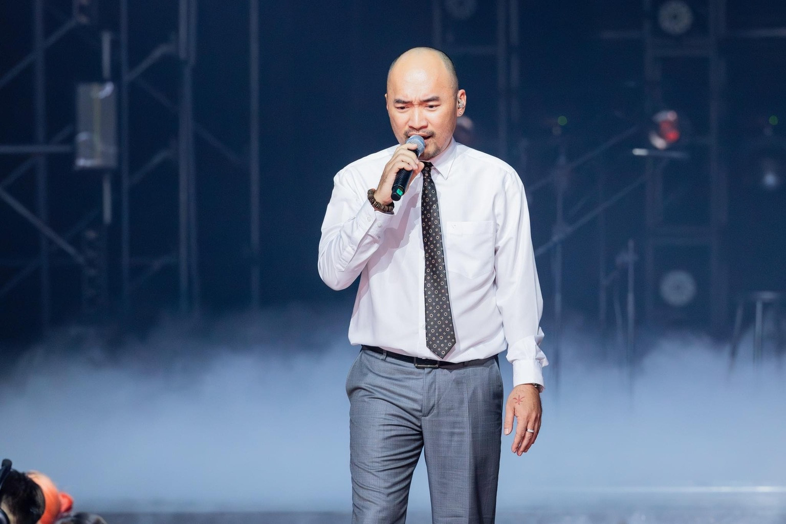 “Tự tạo chông gai”: Anh Tài Tiến Luật có cả rổ meme khi chương trình Anh Trai Vượt Ngàn Chông Gai phát sóng