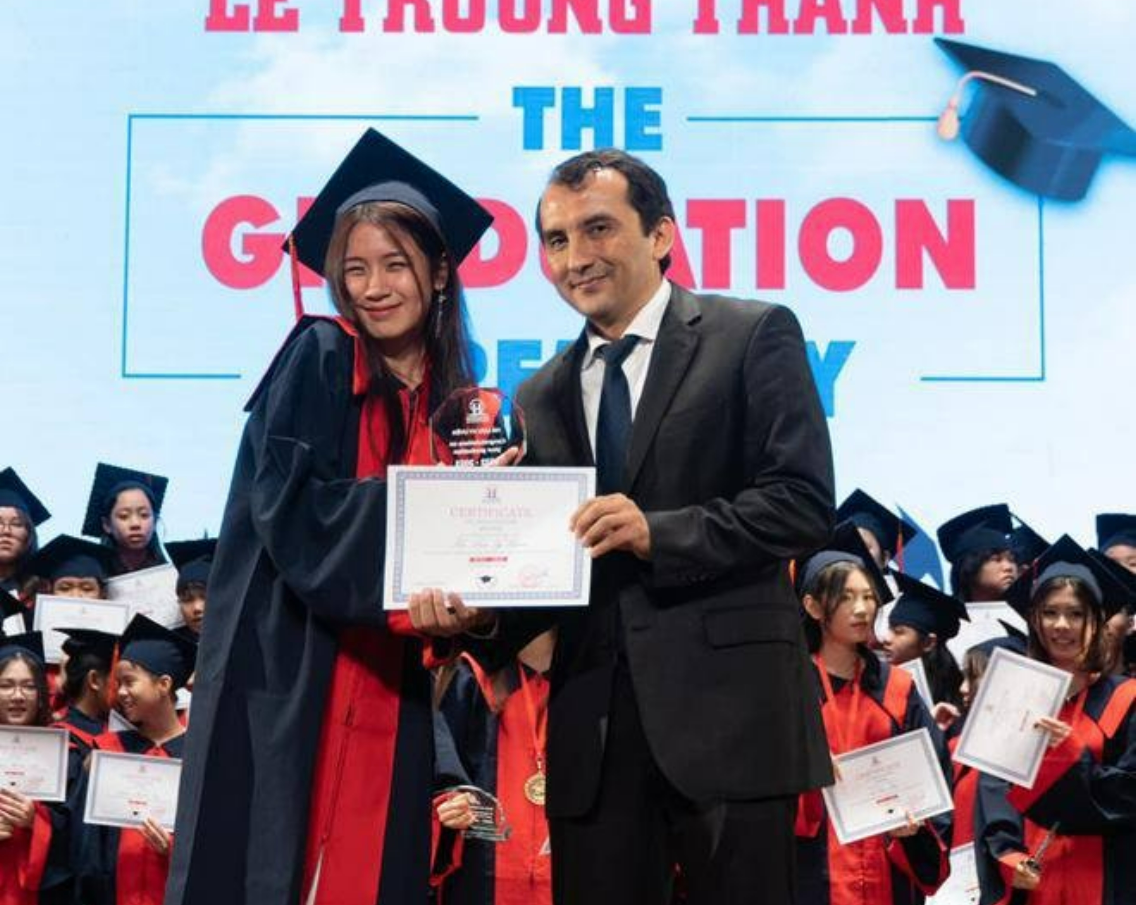 Con gái ca sĩ Trọng Tấn
