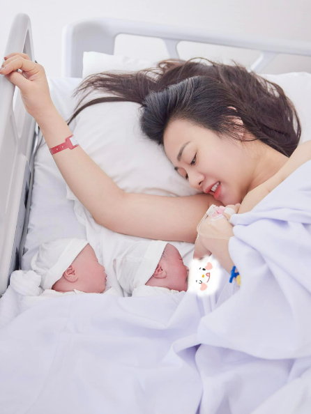 Cặp sinh đôi nhà Shark Bình