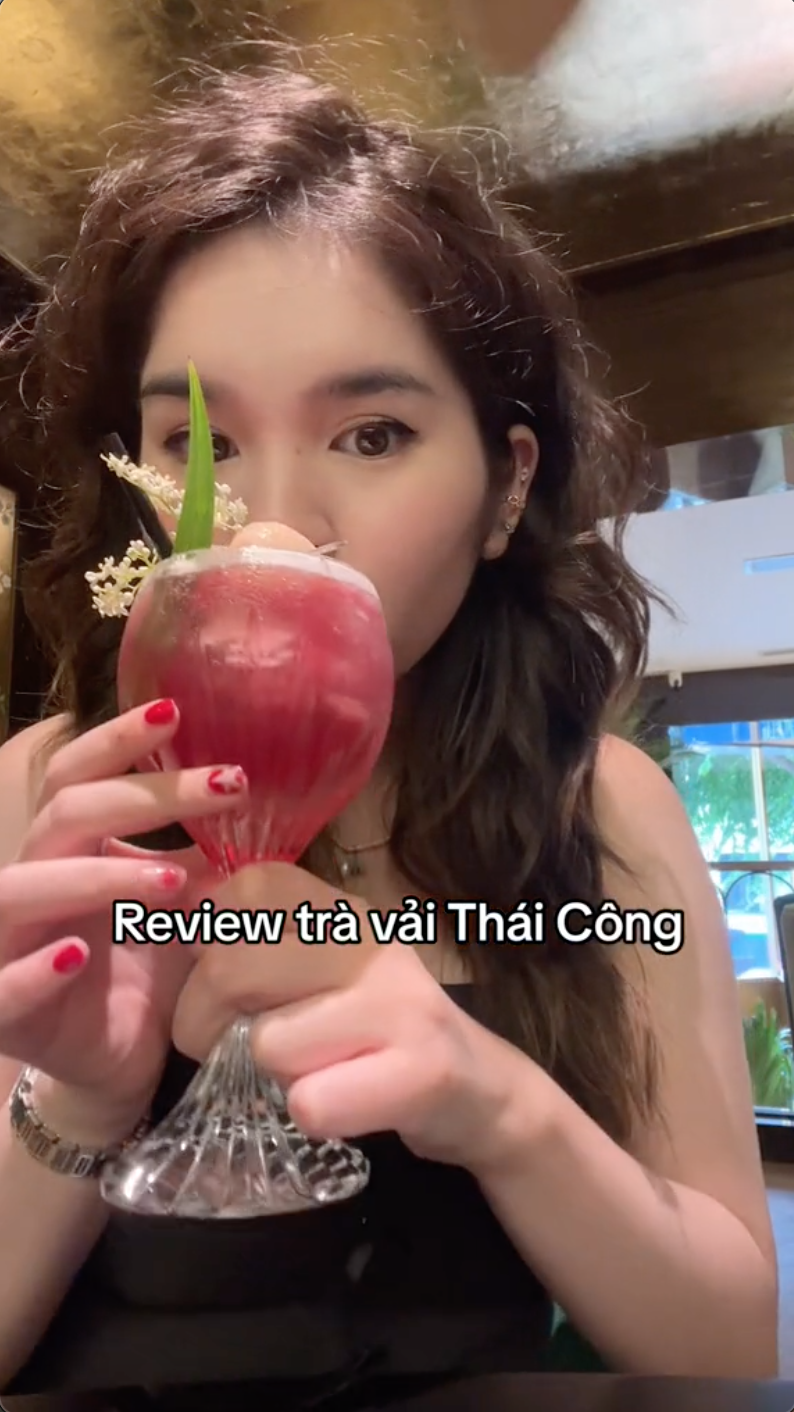 Danh tính gây tò mò của cô gái “đối đầu” Thái Công đang hot