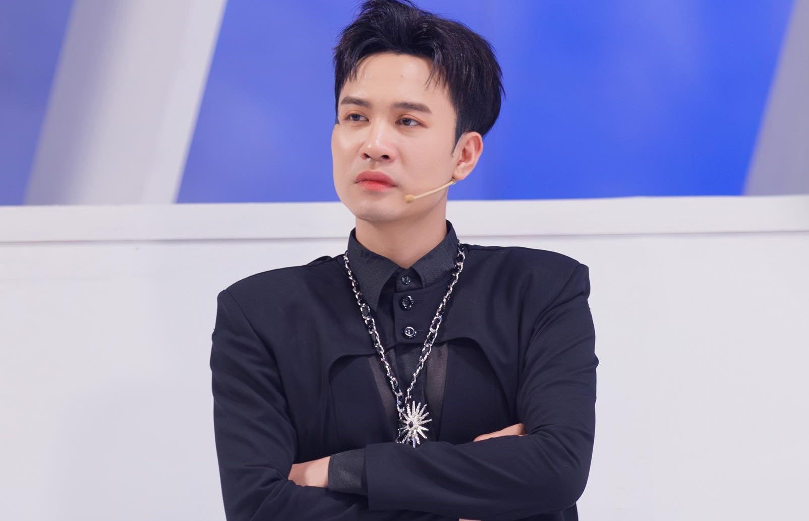 Các anh trai say hi bị bỏ lại phía sau