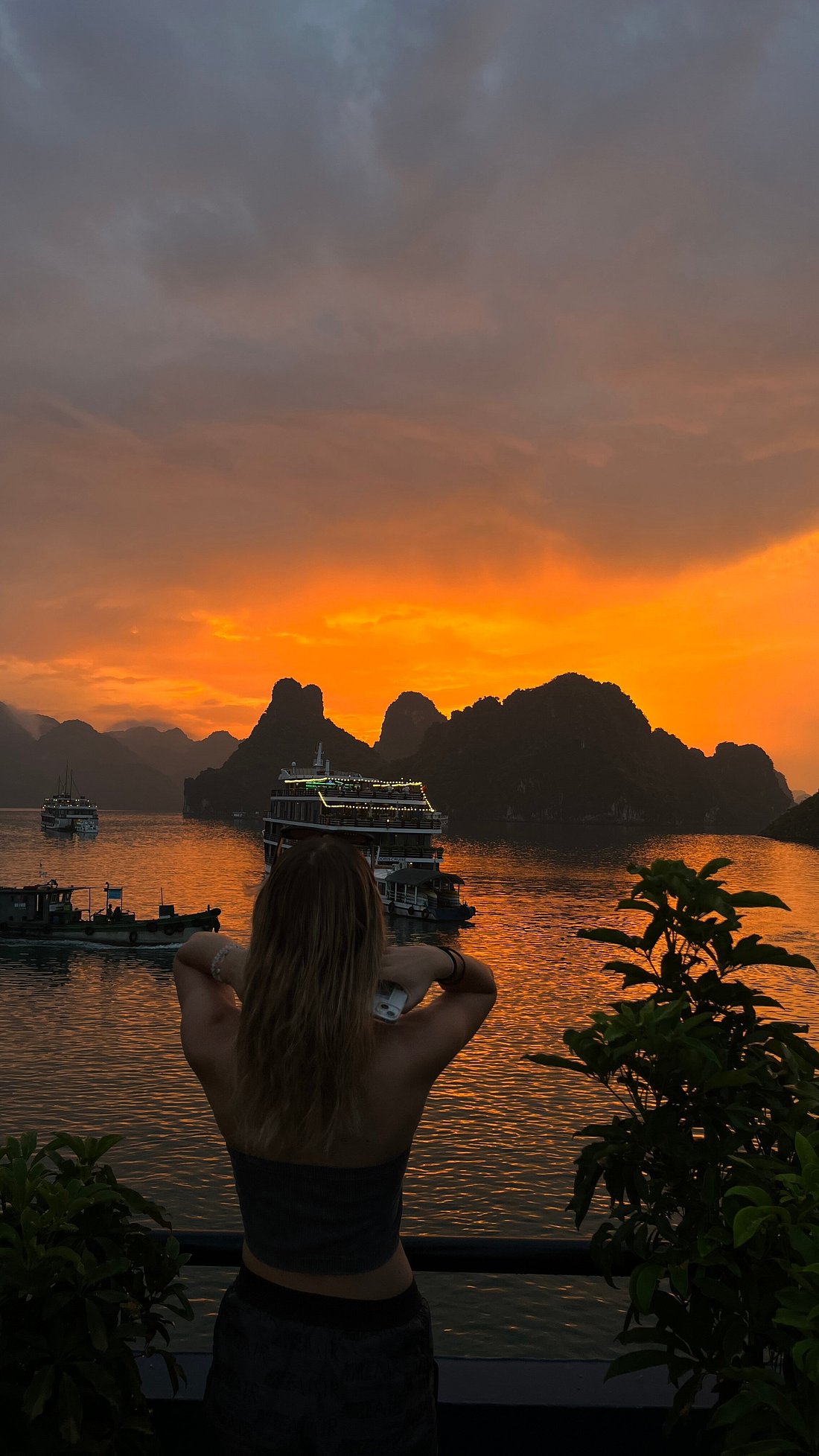 Hành trình lướt sóng lung linh trên 4 du thuyền hàng đầu Vịnh Lan Hạ