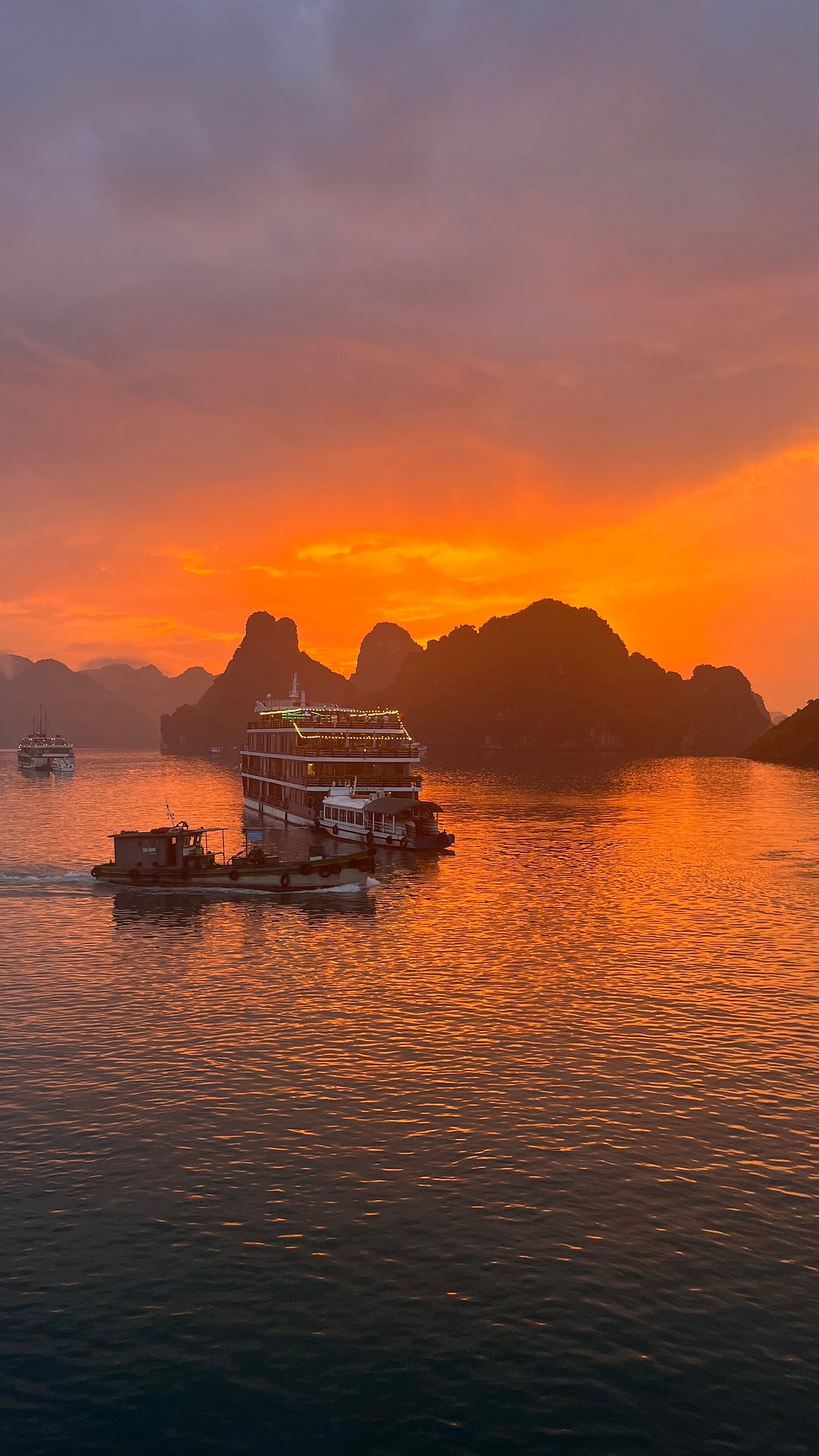 Hành trình lướt sóng lung linh trên 4 du thuyền hàng đầu Vịnh Lan Hạ