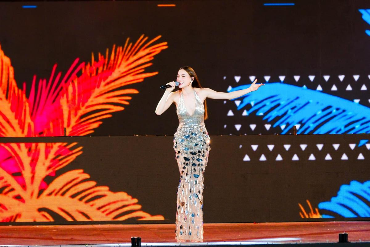 Hồ Ngọc Hà ra mắt ấn phẩm
