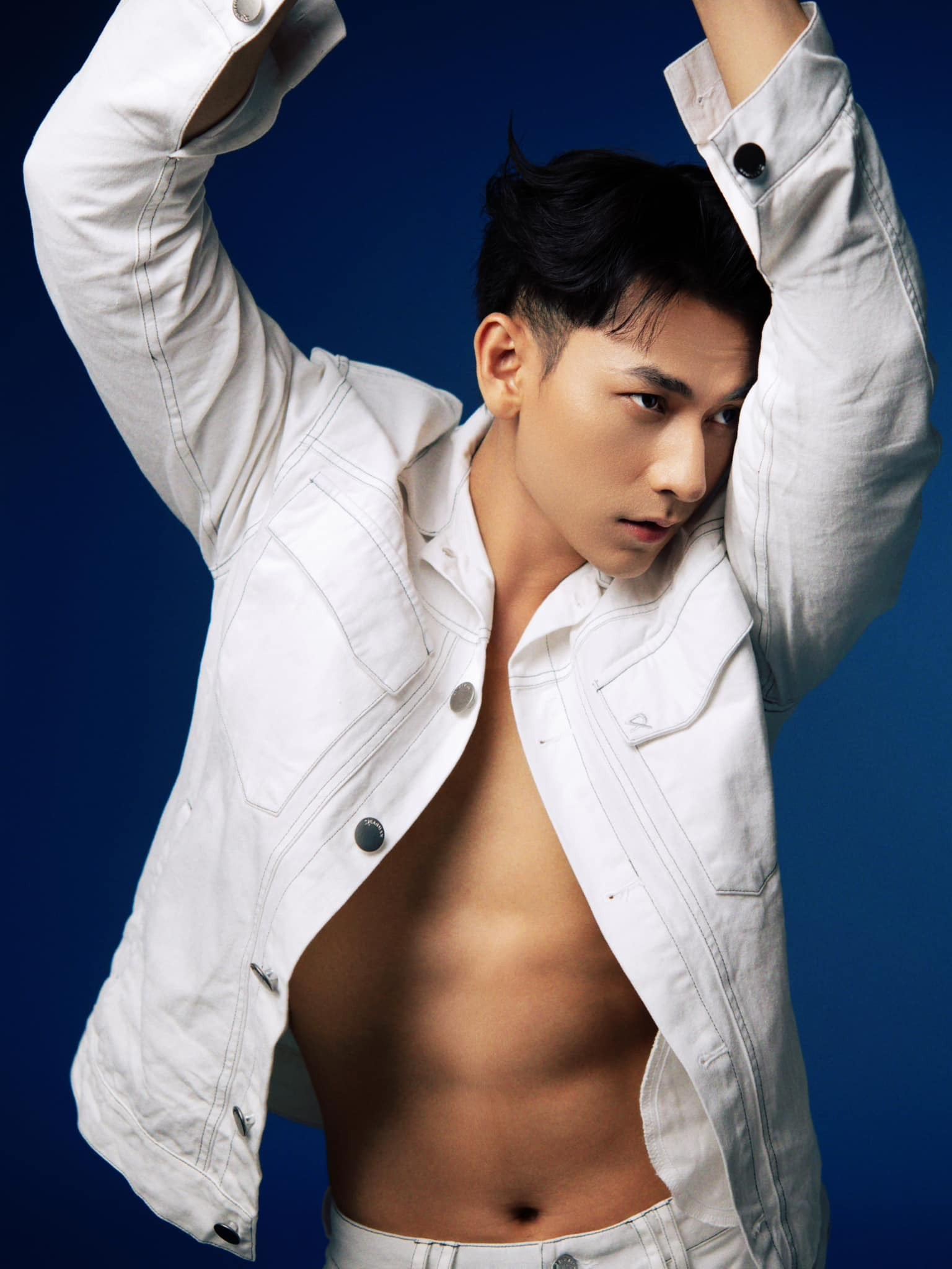Isaac giảm 5kg, chơi với lửa trong livestage 2 của Anh Trai Say Hi