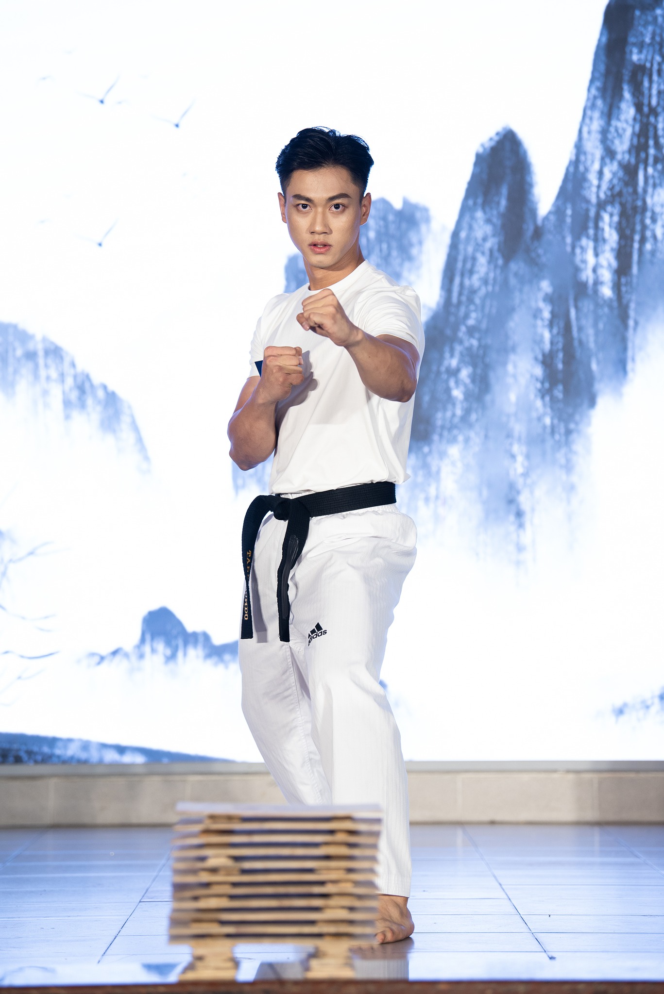 Phạm Tuấn Ngọc tiếp tục vào top 5 Mr Talent của Mr World Vietnam 2024
