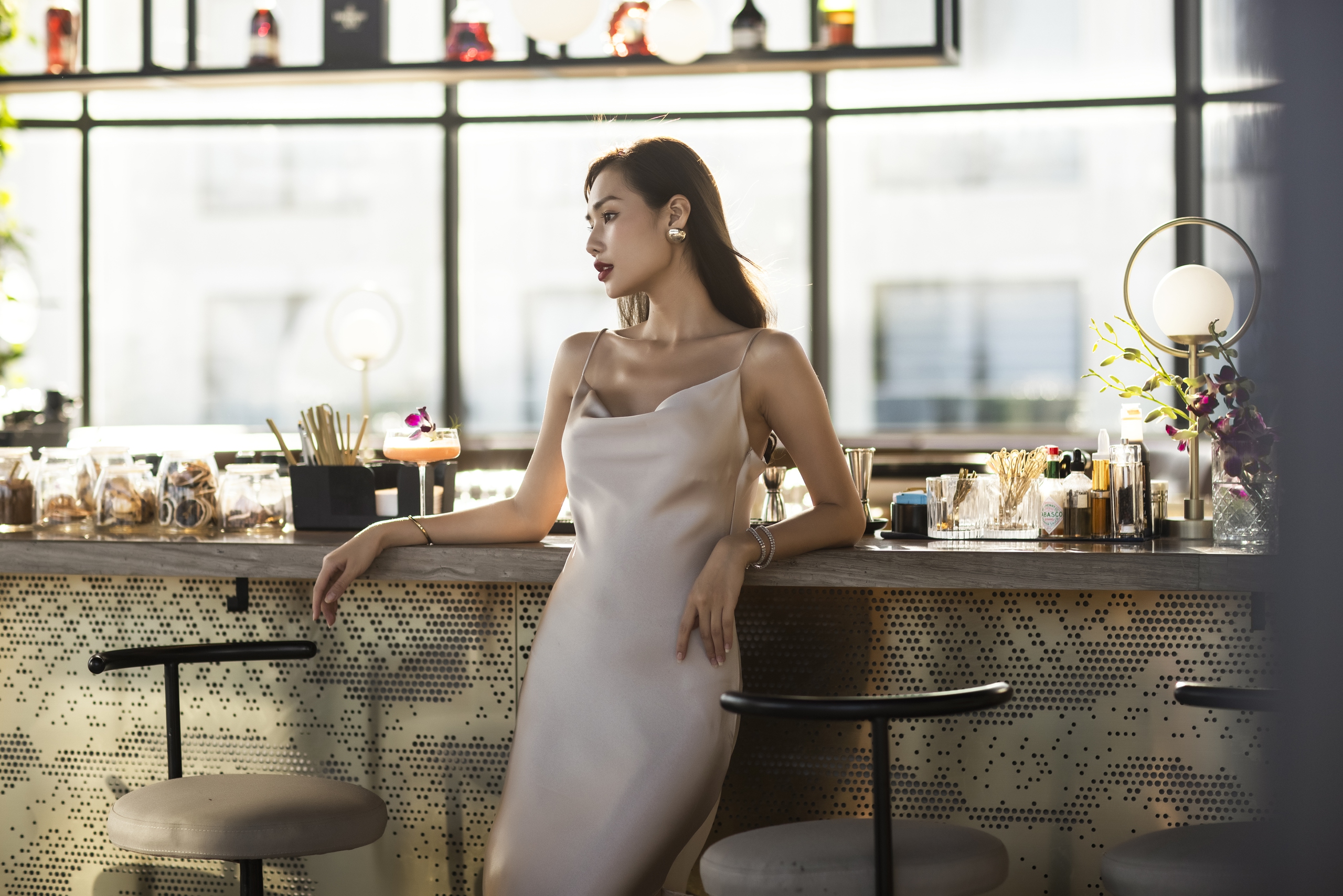 Khách sạn biển đẹp nhất Việt Nam từng nhận cả loạt giải thưởng quốc tế: Rooftop ngắm trọn toàn cảnh vịnh Hạ Long, có bãi biển riêng thỏa sức chơi