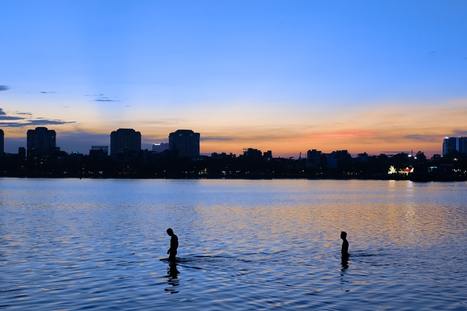 Hoàng hôn Hồ Tây