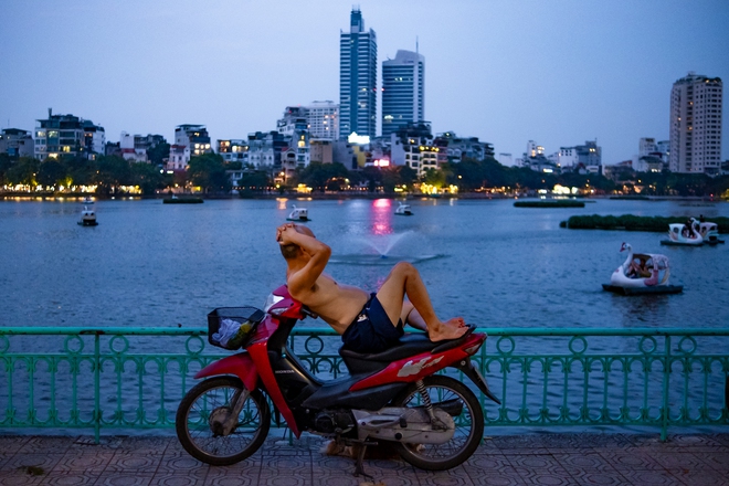 Hoàng hôn Hồ Tây