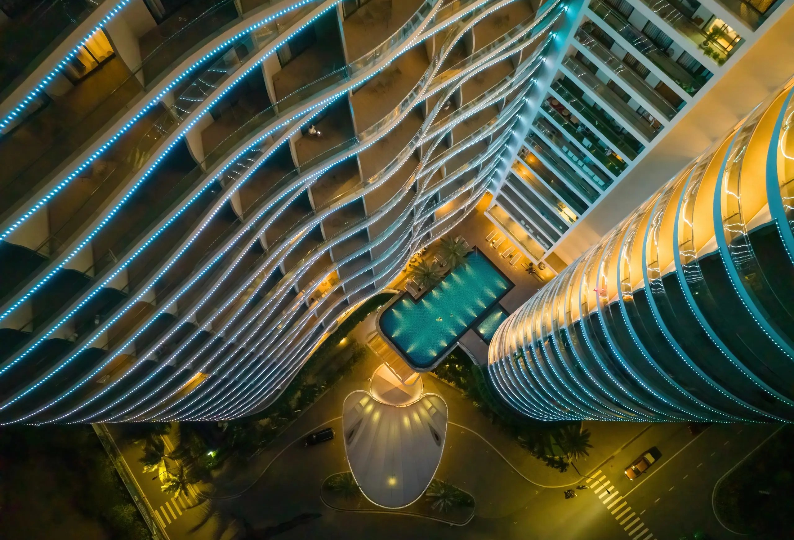 Khách sạn biển đẹp nhất Việt Nam từng nhận cả loạt giải thưởng quốc tế: Rooftop ngắm trọn toàn cảnh vịnh Hạ Long, có bãi biển riêng thỏa sức chơi