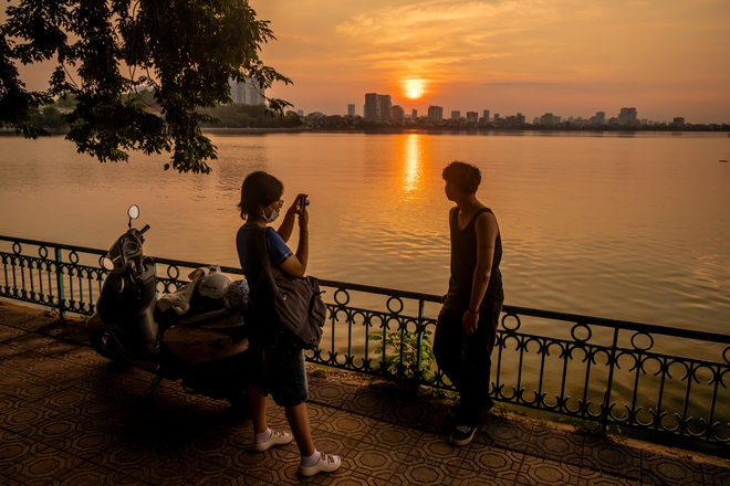 Hoàng hôn Hồ Tây