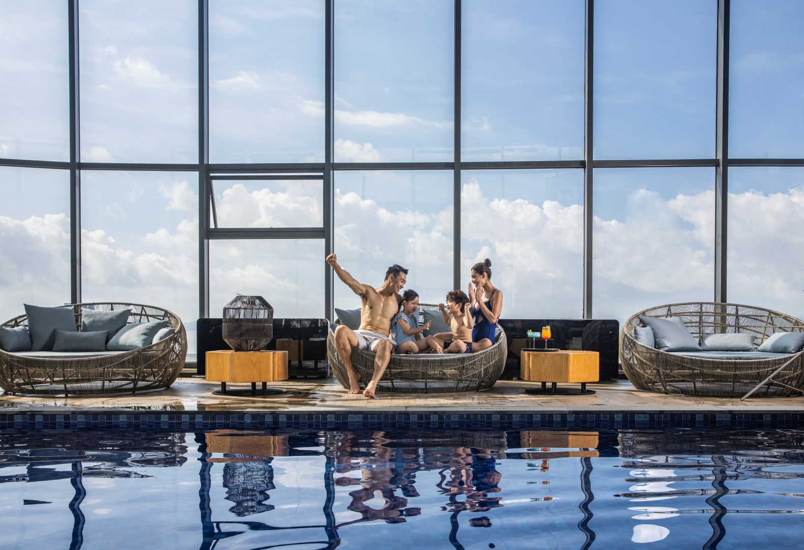 Khách sạn biển đẹp nhất Việt Nam từng nhận cả loạt giải thưởng quốc tế: Rooftop ngắm trọn toàn cảnh vịnh Hạ Long, có bãi biển riêng thỏa sức chơi